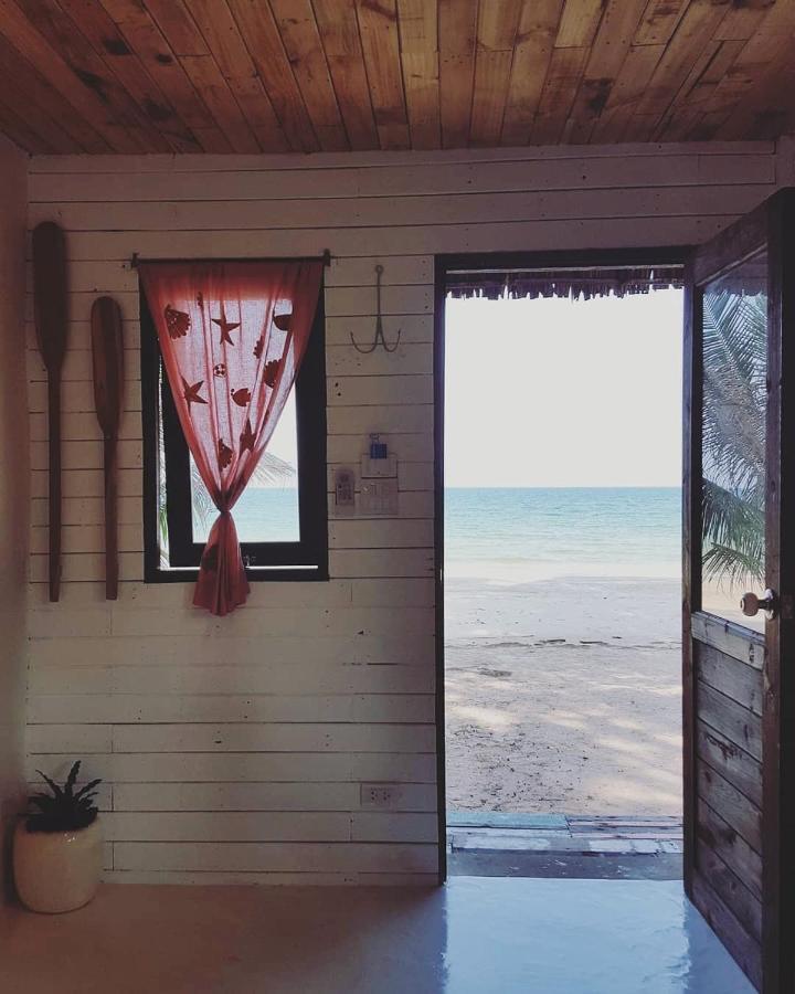 Maliblues Bed & Art Gallery Chumphon Exterior foto