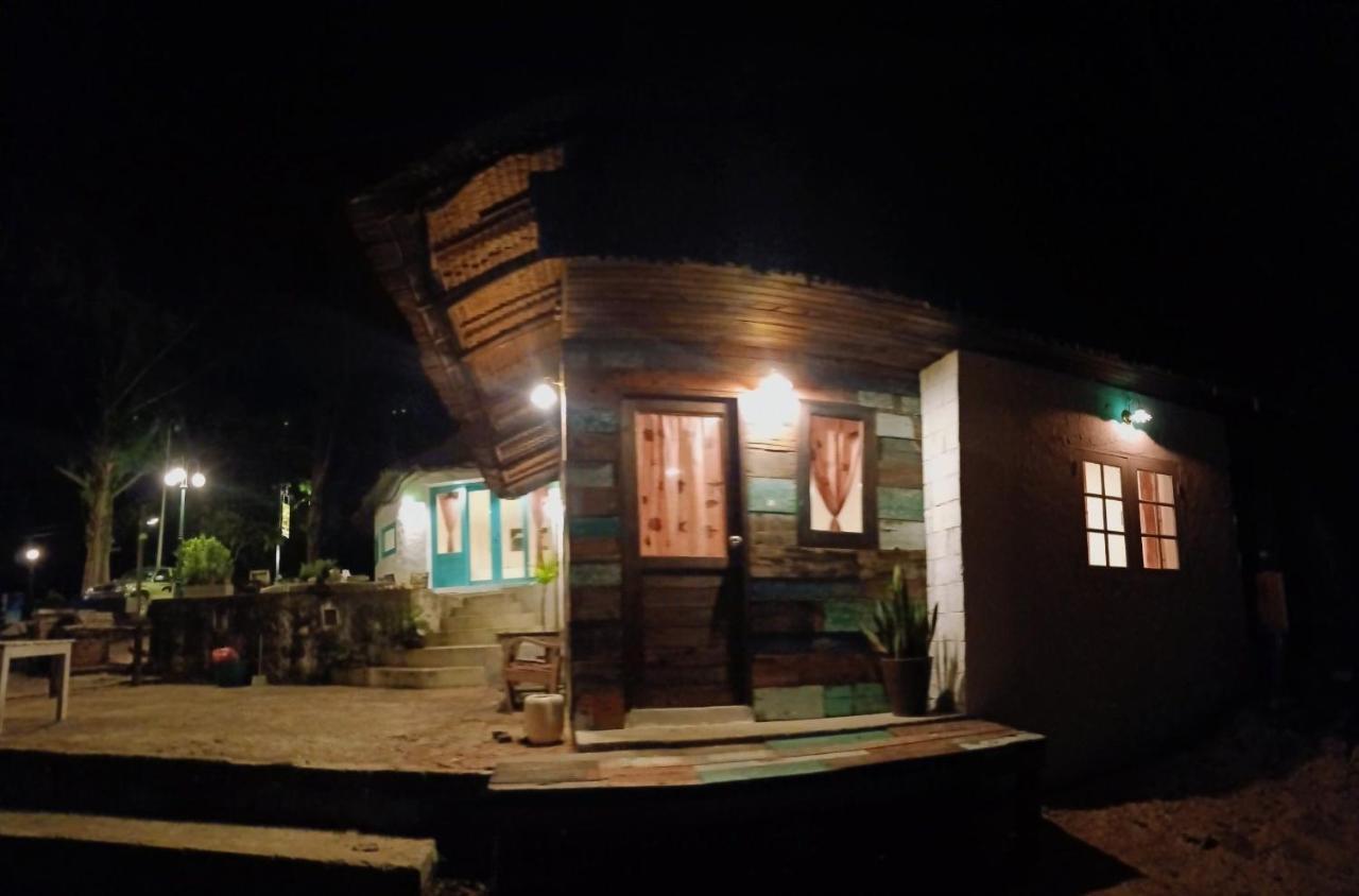 Maliblues Bed & Art Gallery Chumphon Exterior foto