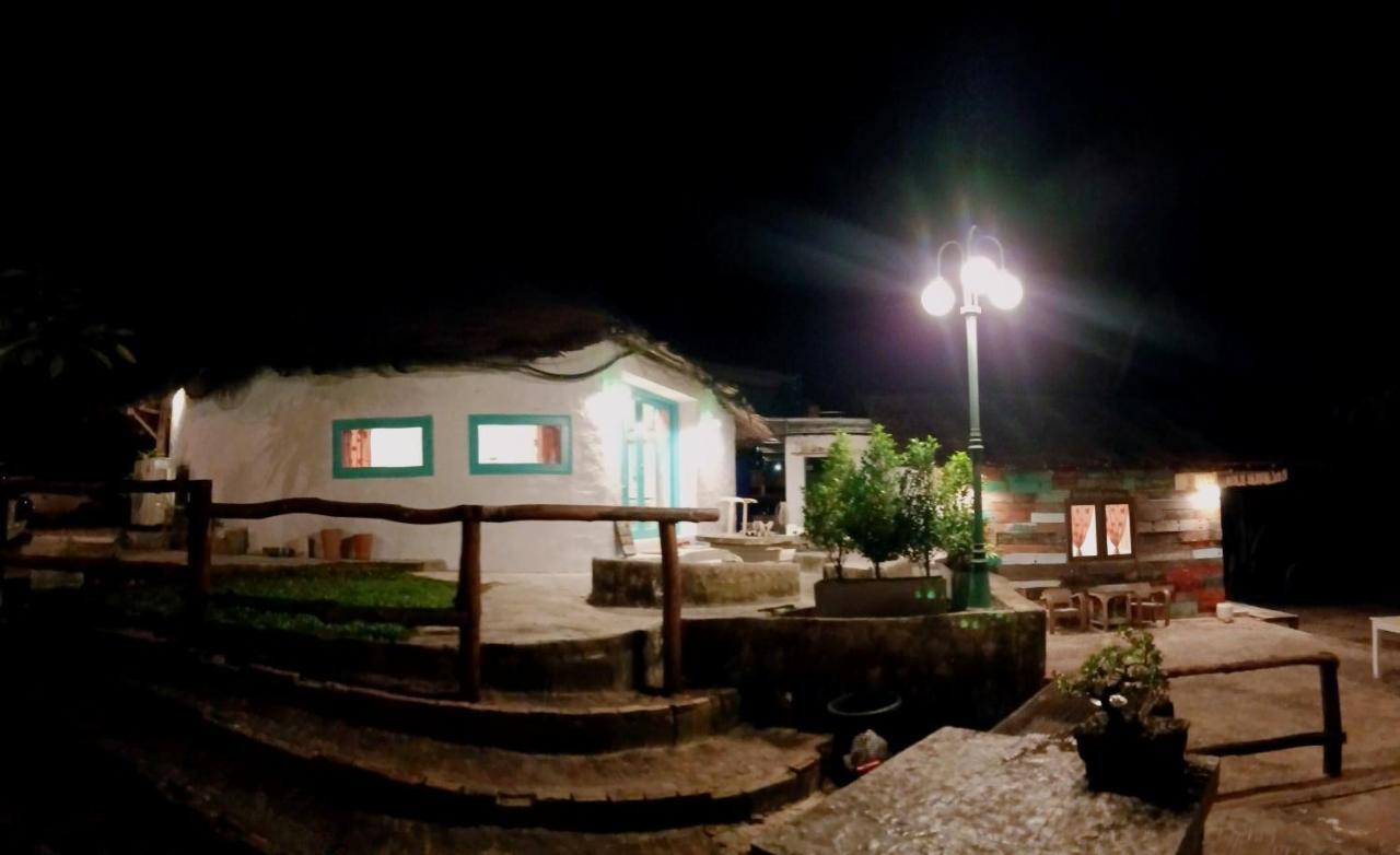 Maliblues Bed & Art Gallery Chumphon Exterior foto